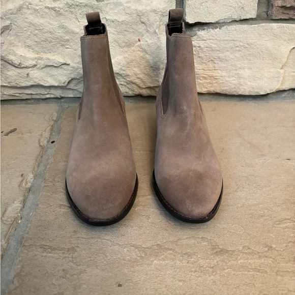 COLE HAAN WOMEN’S WATERPROOF BOOTIE, SZ 9.5 - Picture 3 of 8